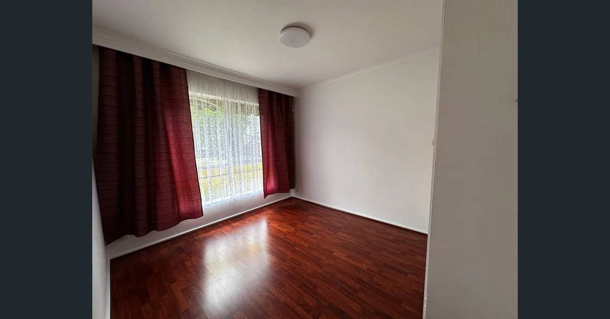 Home in South Est Melbourne - Photo 3
