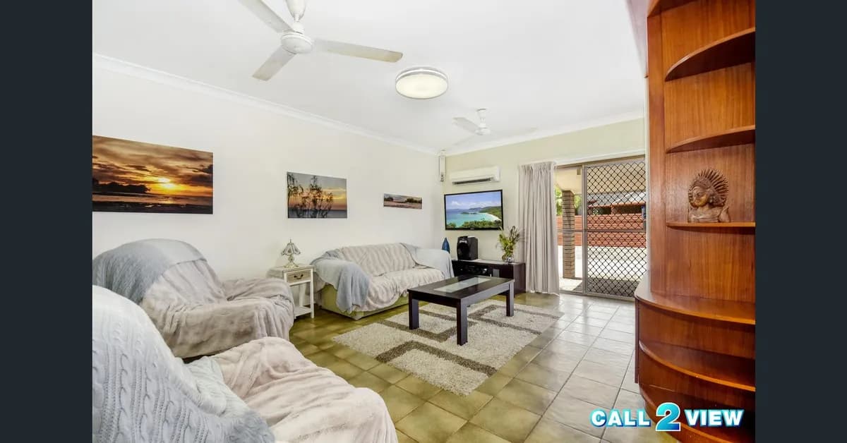 Tropical Malak Home Surrounded by Rainforest Garden, Easy Indoor Cat - Photo 3