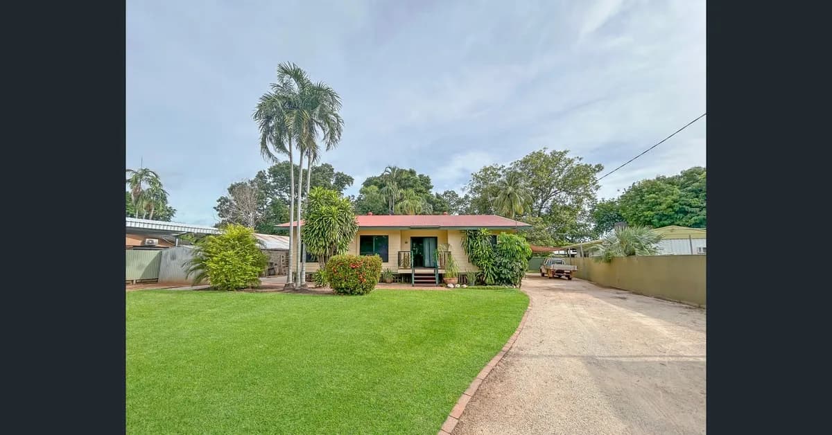 Tropical Family Home in Katherine, Friendly Chocolate Lab - Photo 2