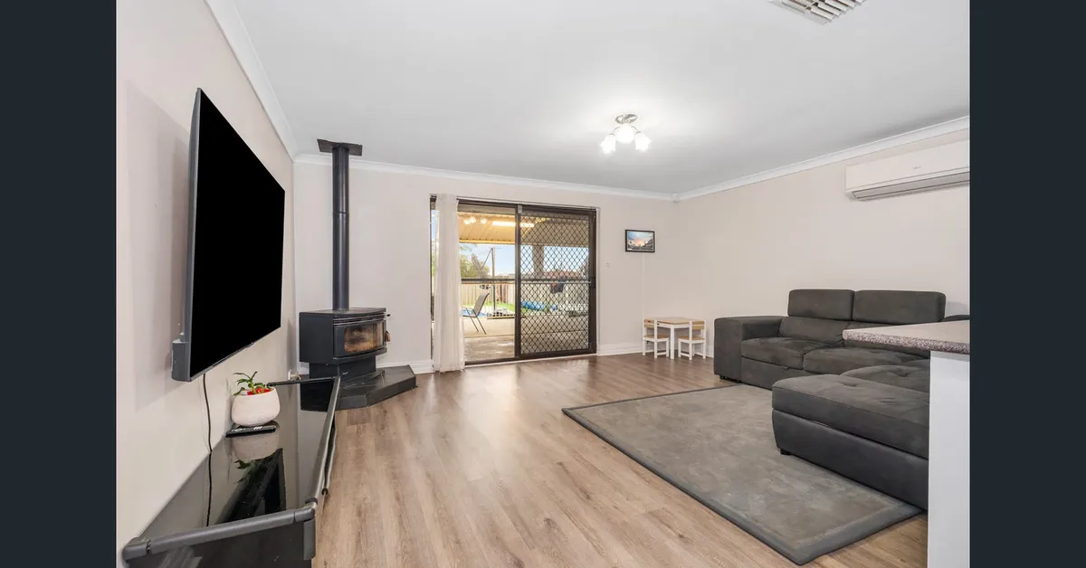 Modern South Kalgoorlie Home with Big Shed, Friendly Border Collie - Photo 2
