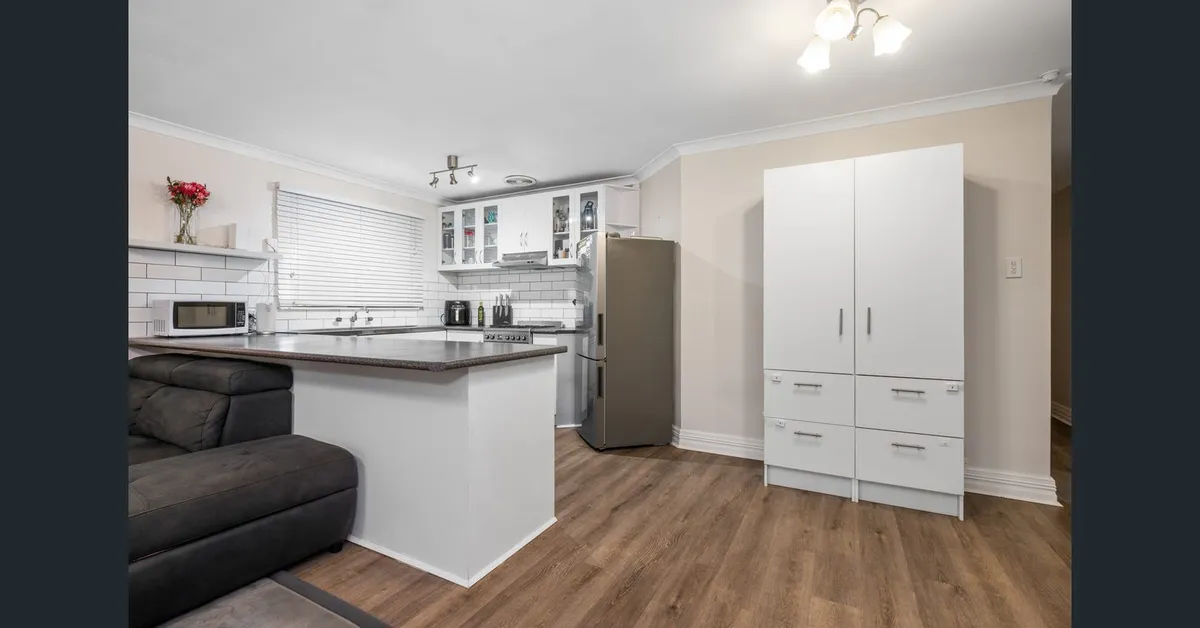 Modern South Kalgoorlie Home with Big Shed, Friendly Border Collie - Photo 3