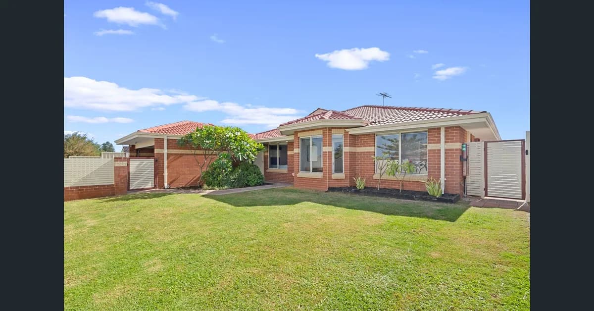 Renovated Halls Head Family Home Near the Beach, Sweet Cavalier - Photo 2