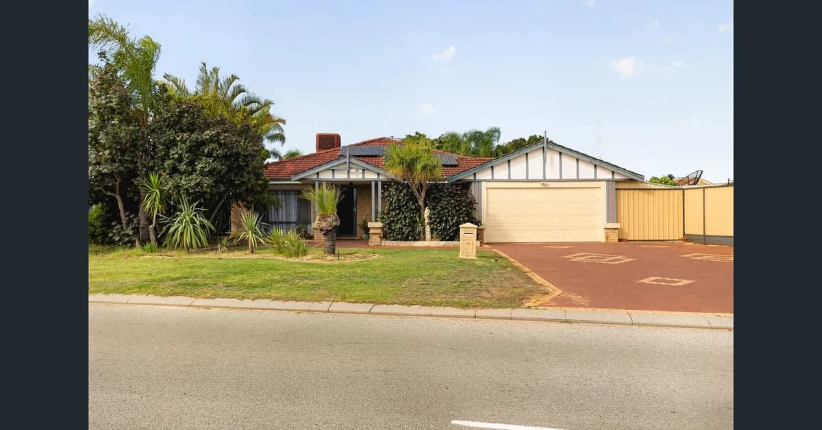 Spacious Family Home in Ballajura, Cuddly Cavoodle and a Cheeky Cockatiel - Photo 3