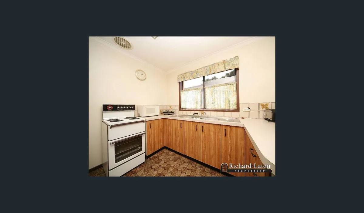 Holder Villa with Large Enclosed Yard , Loveable Staffy - Photo 3