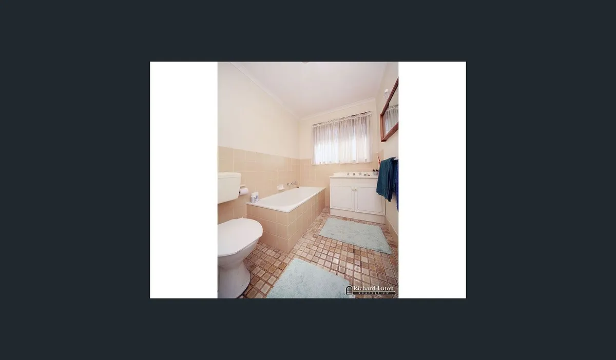 Holder Villa with Large Enclosed Yard , Loveable Staffy - Photo 4