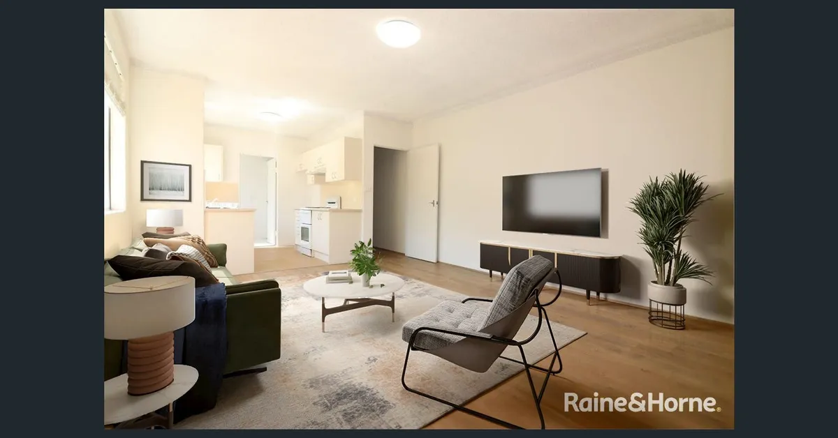 Beachside Cronulla Apartment Steps from the Sand with a Friendly Whippet - Photo 2
