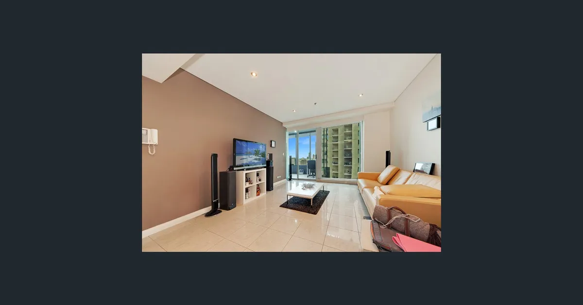 Sydney CBD High-Rise Apartment on Liverpool Street with an Affectionate Sphynx Cat - Photo 2