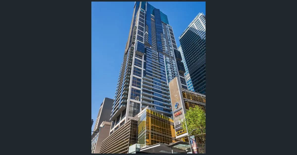 Sydney CBD High-Rise Apartment on Liverpool Street with an Affectionate Sphynx Cat - Photo 1