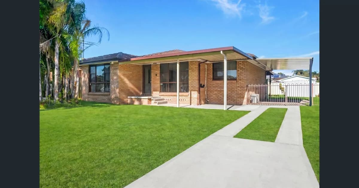 Beautifully Refreshed Albion Park Rail Family Home in the Illawarra with a Friendly Beagle - Photo 2