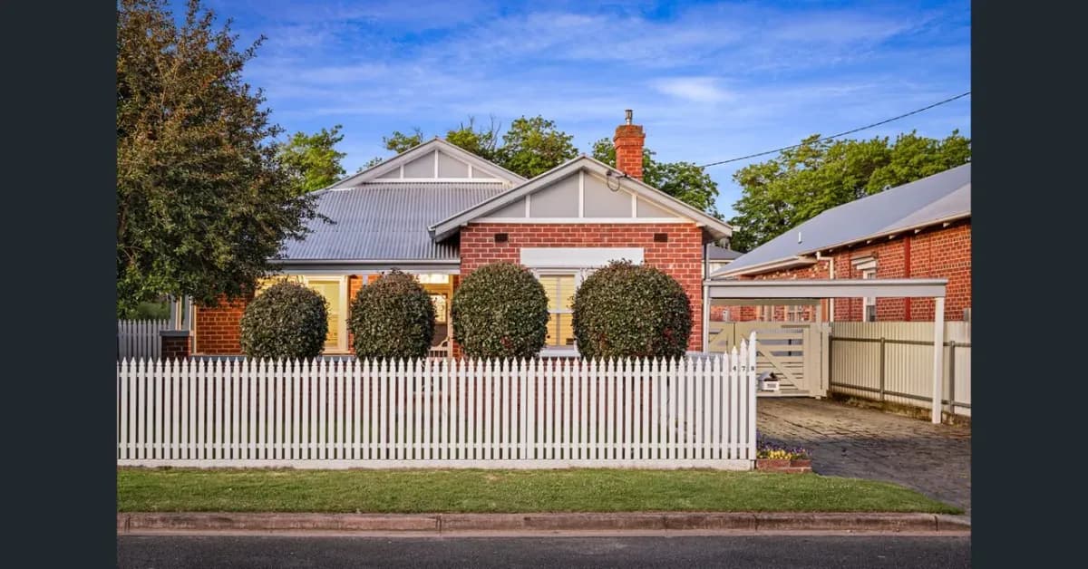 Restored Federation Cottage in Albury near the Murray River with a Gentle Greyhound - Photo 2