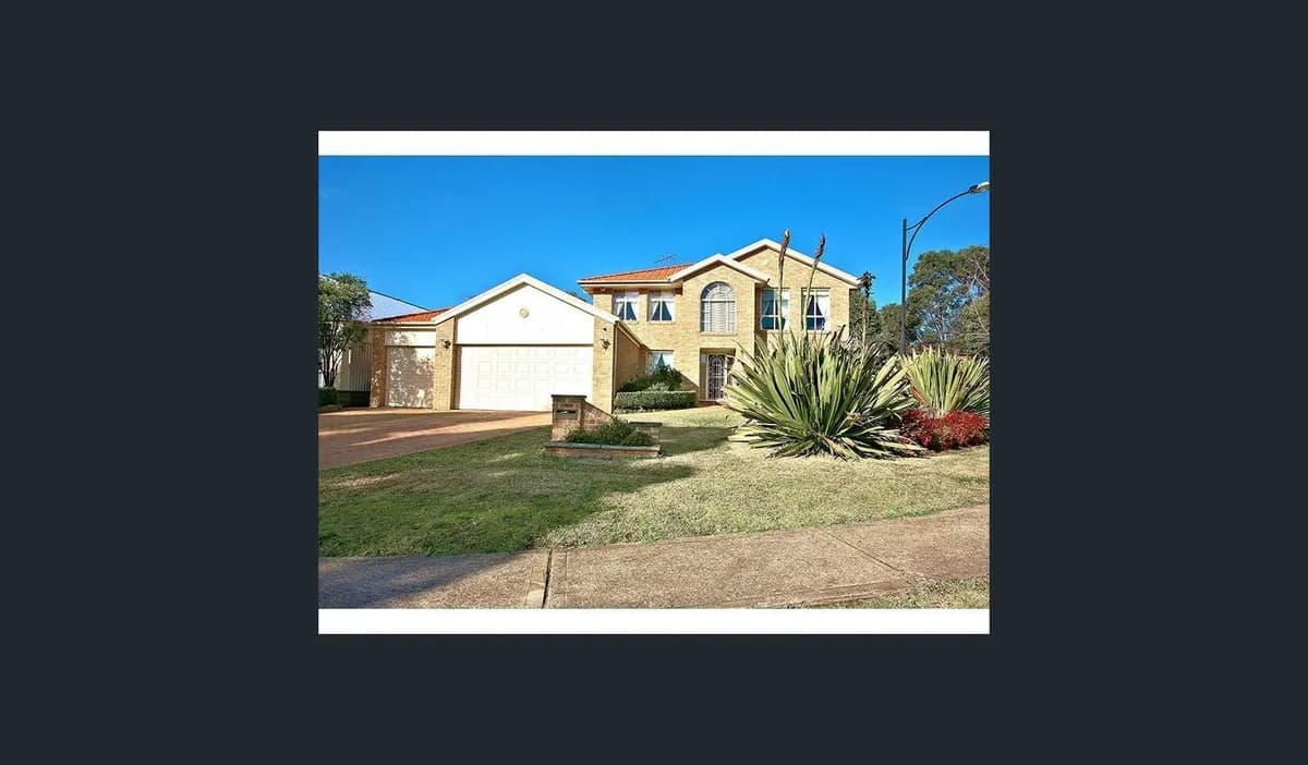 Spacious Voyager Point Family Home , Friendly Golden Retriever - Photo 1