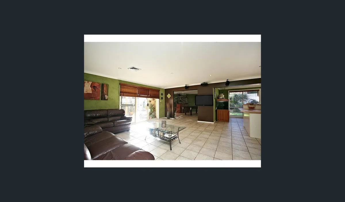 Spacious Voyager Point Family Home , Friendly Golden Retriever - Photo 4