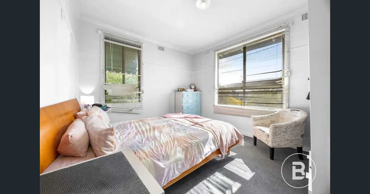 Cosy Wendouree Cottage in Ballarat with a Gentle Persian Cat - Photo 2