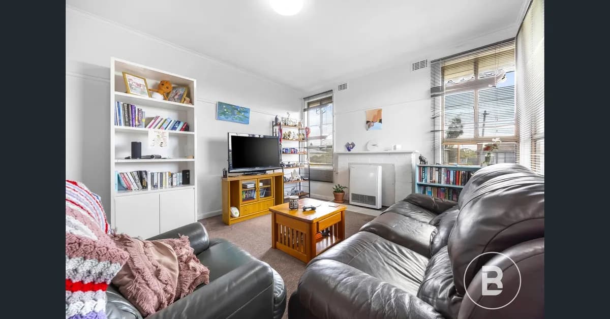 Cosy Wendouree Cottage in Ballarat with a Gentle Persian Cat - Photo 1