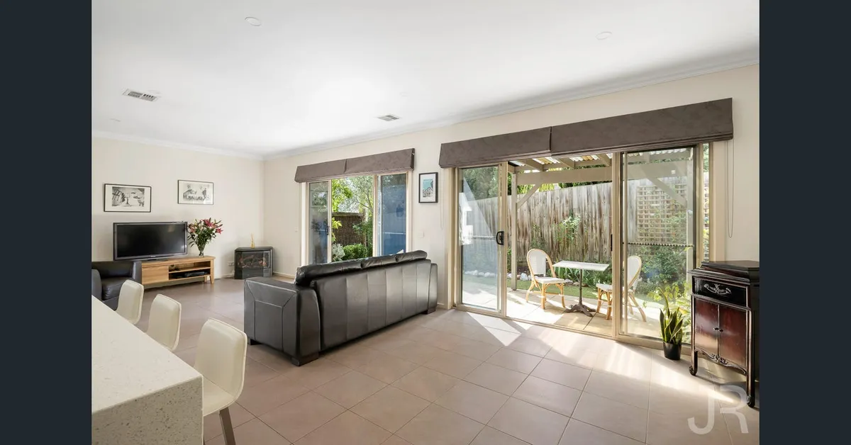 Modern Berwick Family Townhouse with a Cuddly Cavoodle and a Goldfish - Photo 4