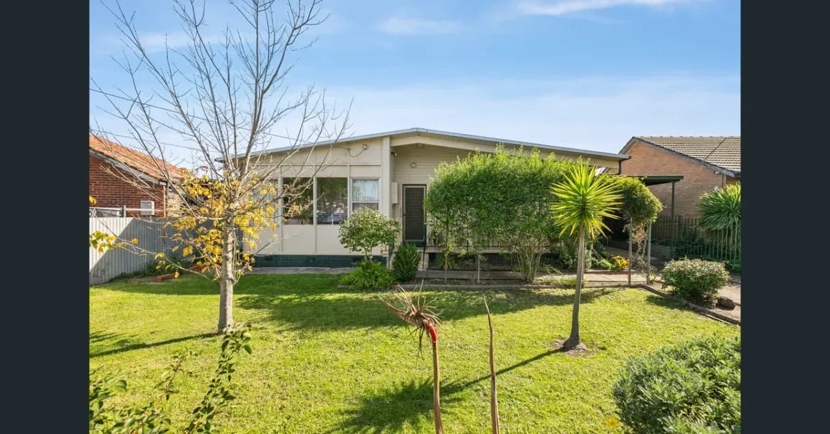 Character Mid-Century Family Home in Broadmeadows with Two Friendly Budgies - Photo 1