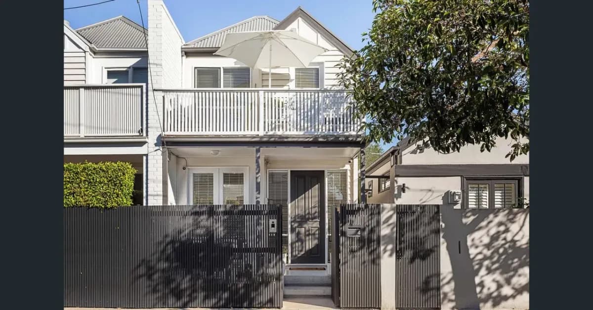 Designer Prahran Townhouse in the Heart of Inner Melbourne with an Elegant Russian Blue - Photo 1