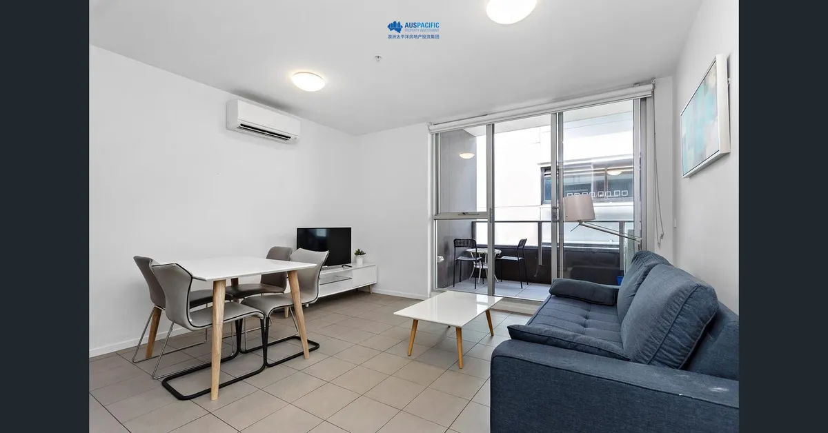 Modern Box Hill City Apartment with Two Sweet Hamsters - Photo 1