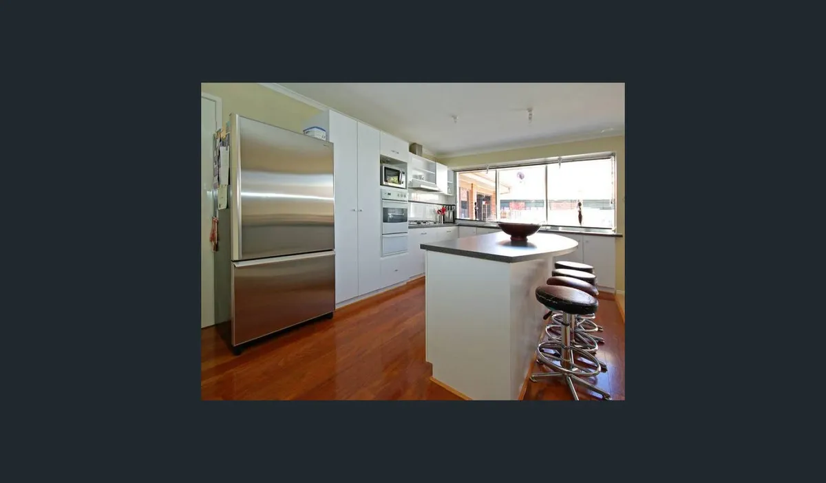 Modern Lynbrook Home , Gentle Cavalier King Charles Spaniel - Photo 3