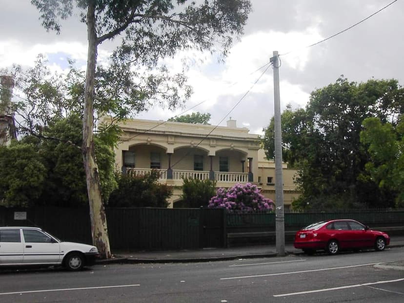 St Kilda Cottage Near the Botanical Gardens, One Indoor Cat